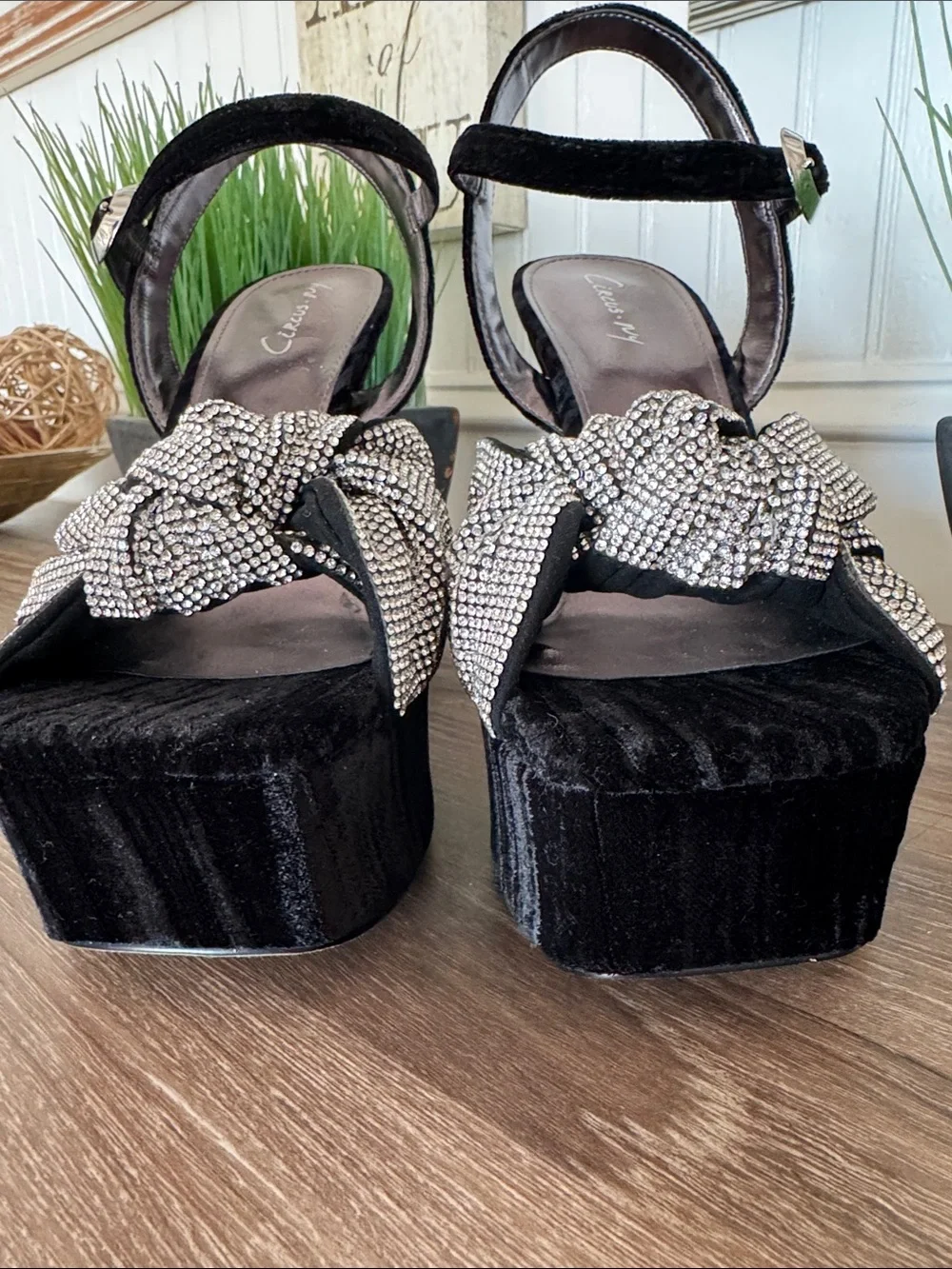 Sam Edelman NY Circus Edgy Rhinestone Bow Black Velvet Platform Sz10